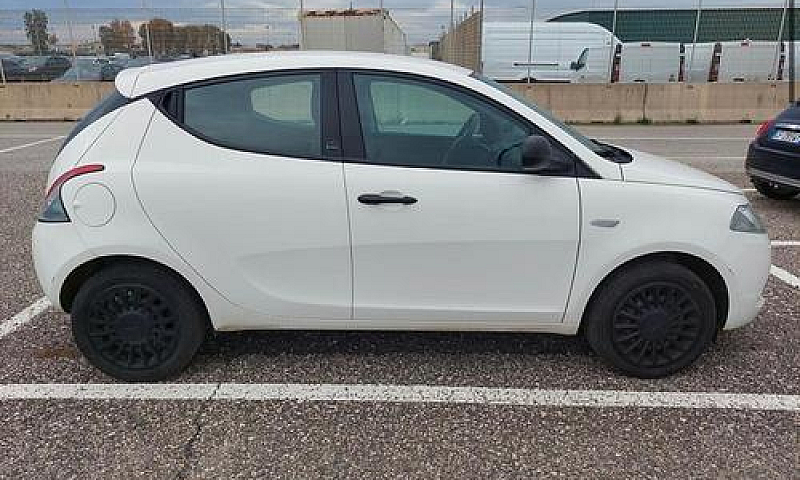 Lancia Ypsilon 1.0 F...