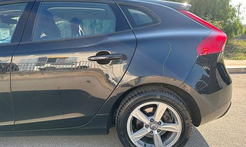 Volvo V40 D3 Kinetic...