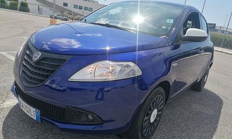Lancia Ypsilon 1.2-6...