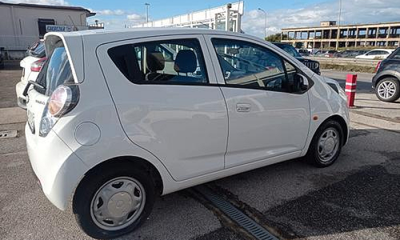 Chevrolet Spark Plus...
