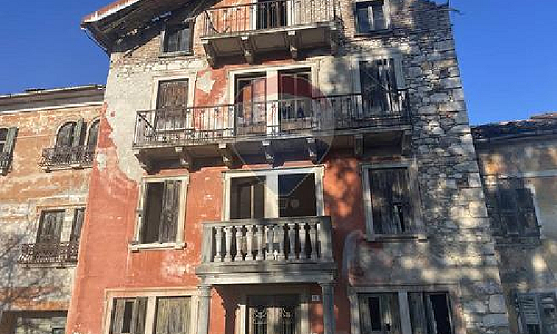 Porzione Di Casa - S...