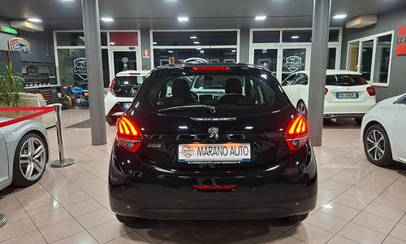 Peugeot 208 1.2 Benz...
