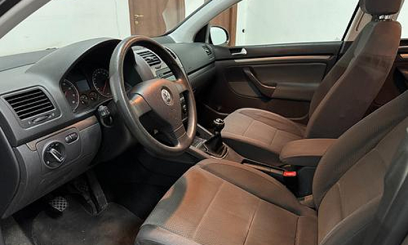 Volkswagen Golf 2005...