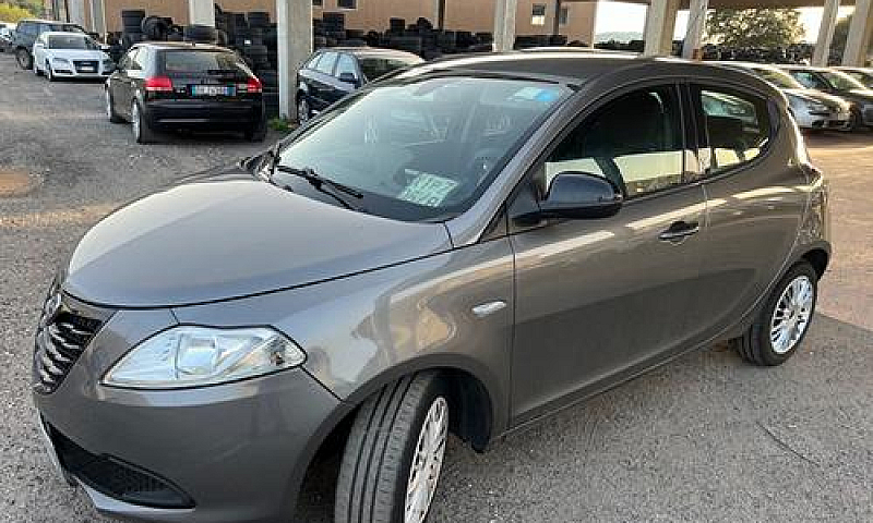Lancia Ypsilon 1.3 M...