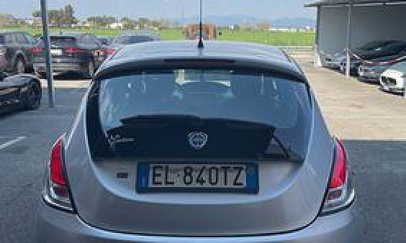 Lancia Ypsilon 1.3 M...