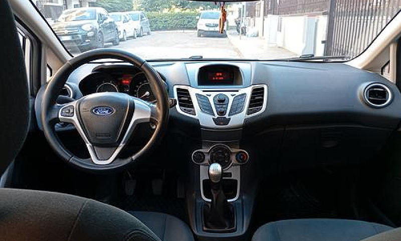 Ford Fiesta 6ª Serie...