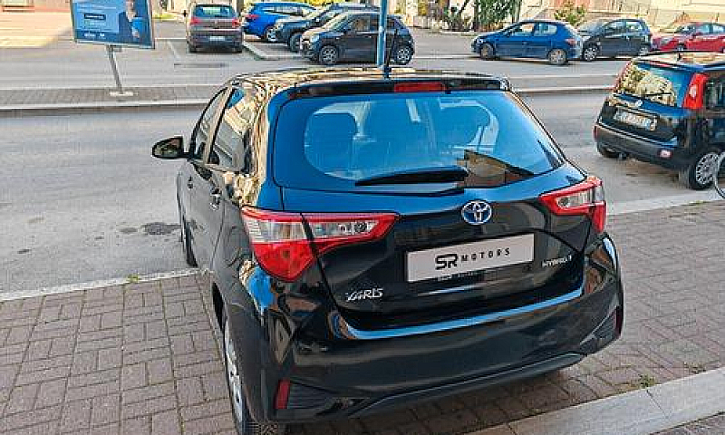 Toyota Yaris 1.5 Hyb...