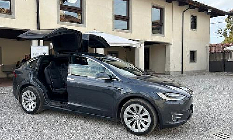 Tesla Model X - 2017...