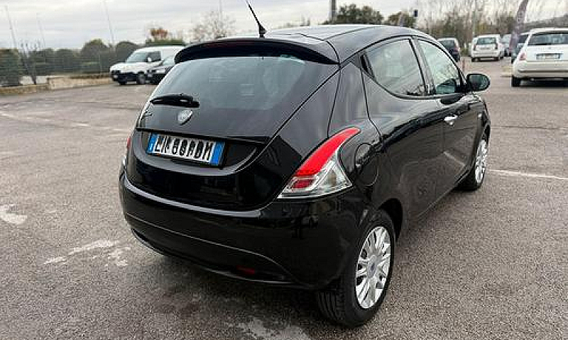 Lancia Ypsilon 1.3 D...