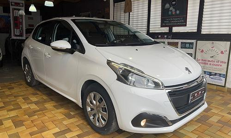 Peugeot 208 1.4 Hdi ...