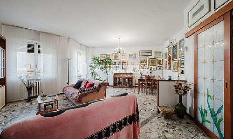 Piazza San Lorenzo: ...