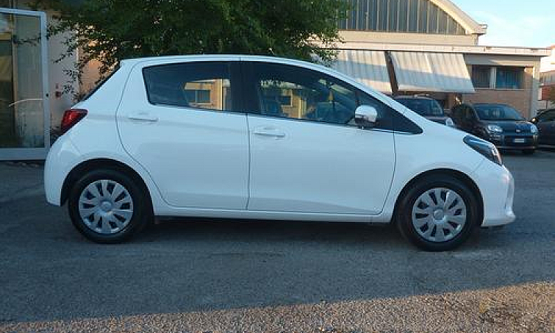 Toyota Yaris 1.0 5 P...