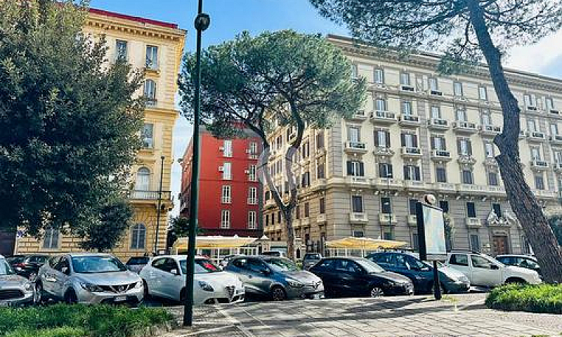 2 Locali A Napoli...