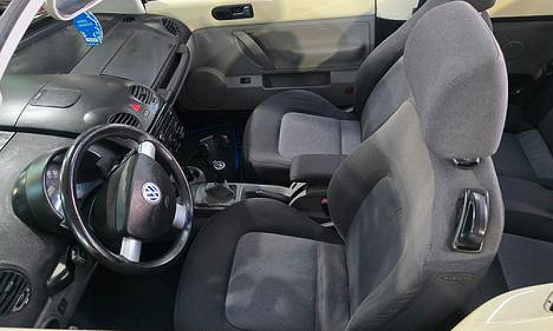 Volkswagen New Beetl...