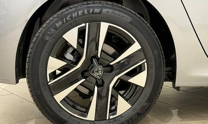 Peugeot 208 1.2 Benz...