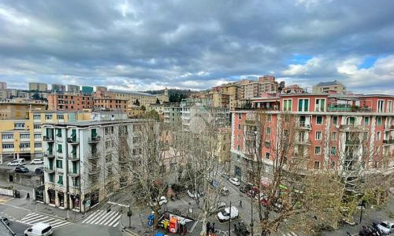 5 Locali A Genova...