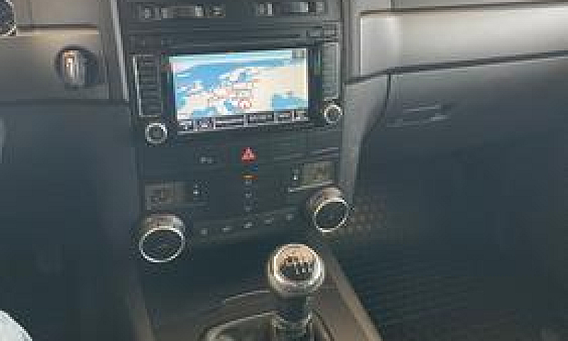 Volkswagen Touareg 2...