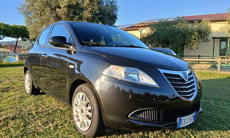 Lancia Ysilon Platin...
