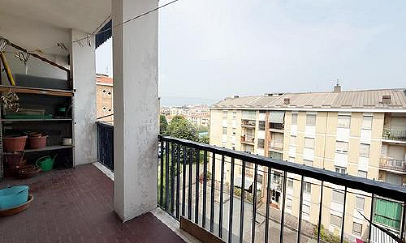 3 Locali A Ivrea...