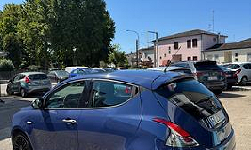Lancia Ypsilon 1.2 6...