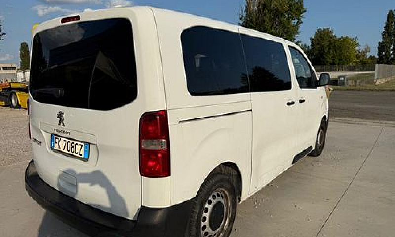 Peugeot Traveller Ex...