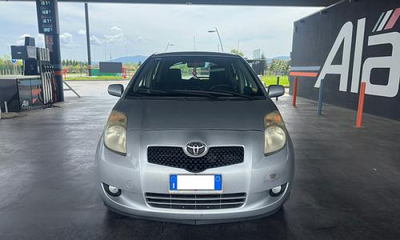 Toyota Yaris 2006 1....