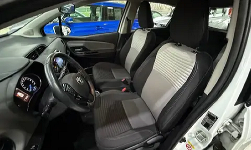 Toyota Yaris 1.5 Hyb...
