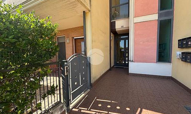 3 Locali A Fano...