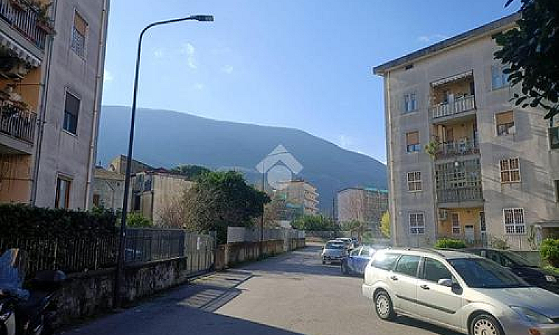 4 Locali A Nocera In...