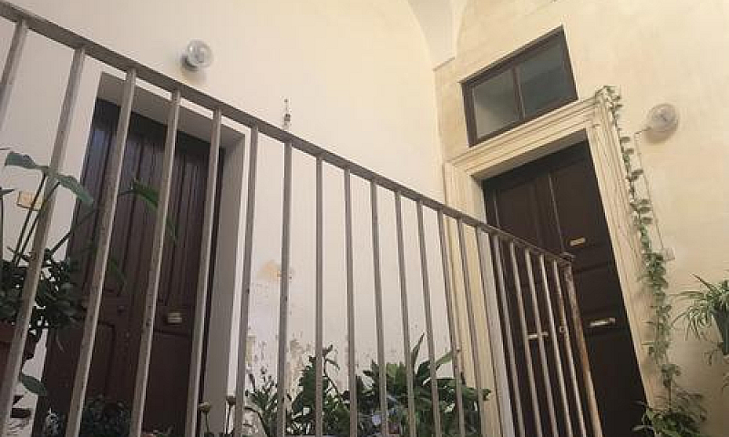 Lecce Palazzo Indipe...