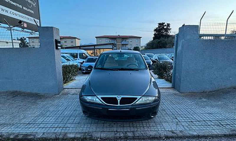 Lancia Ypsilon Unico...
