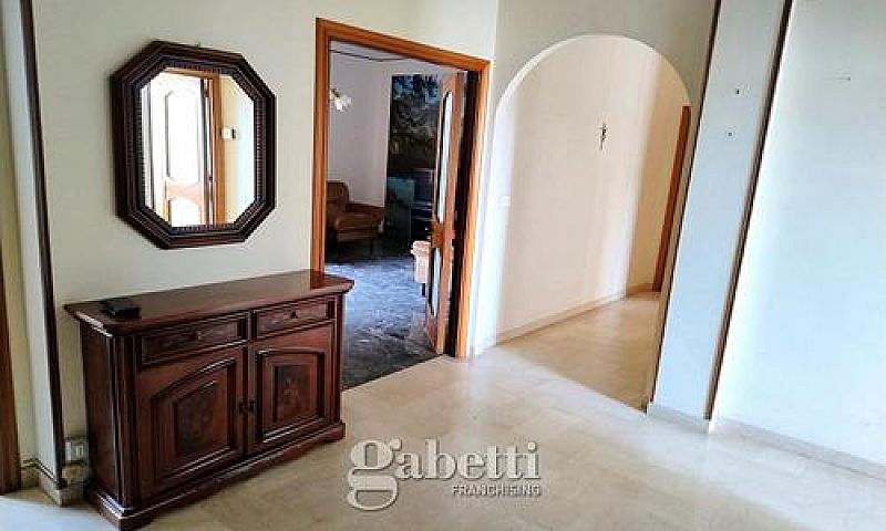Appartamento Con Tre...