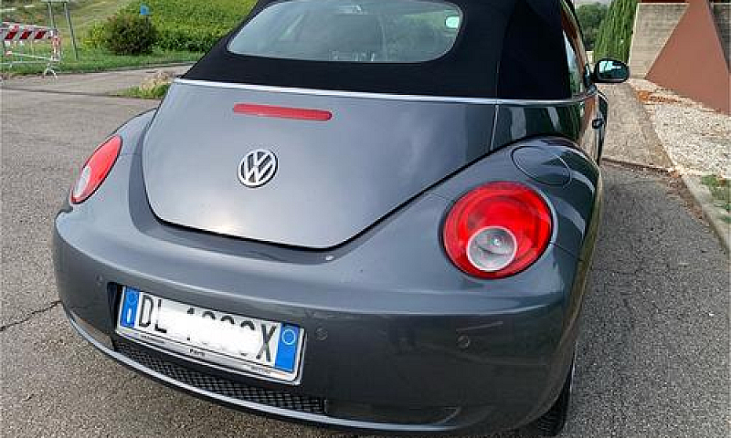 Volkswagen New Beetl...