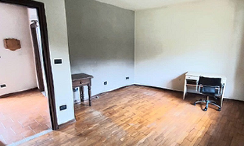 Casa Costituita Da 2...
