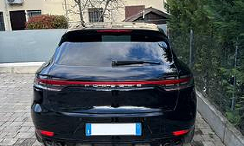 Porsche Macan...