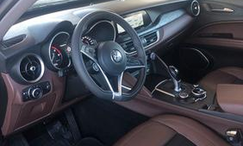Alfa Romeo Stelvio Q...