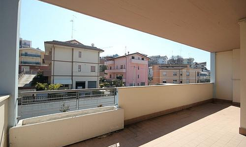 Trilocale Con 2 Terr...