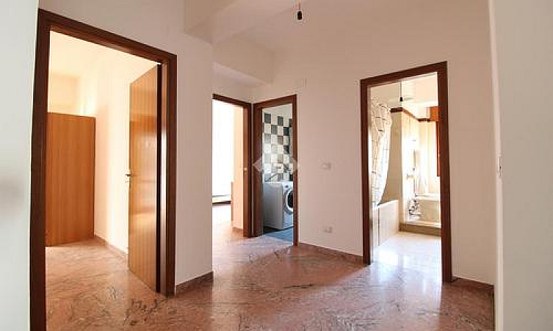 4 Locali A Reggio Di...