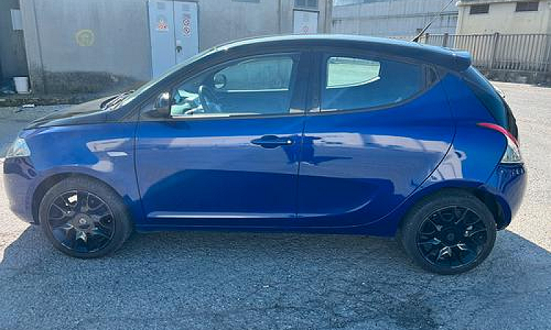 Lancia Ypsilon...