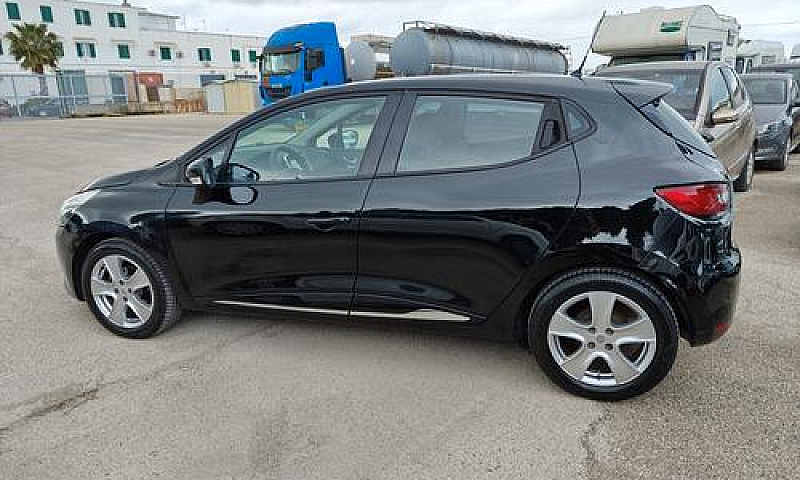 Renault Clio 1.2 75C...