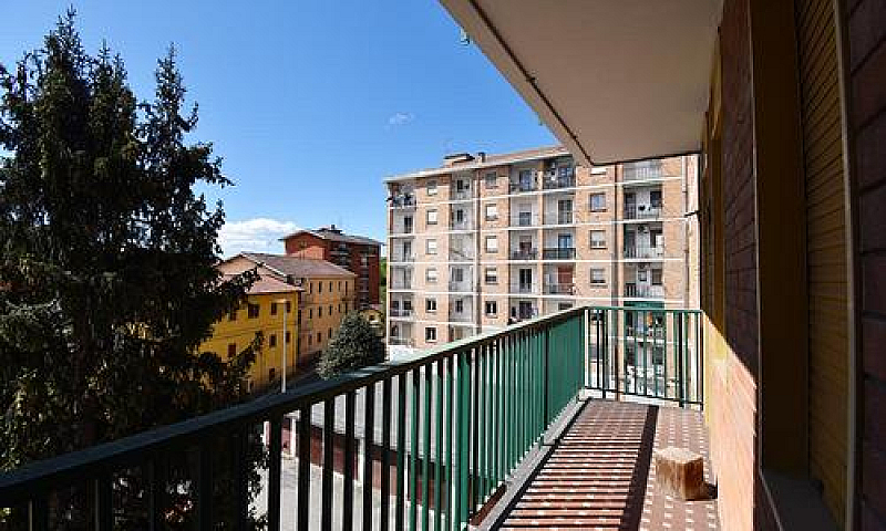 5 Locali A Ivrea...