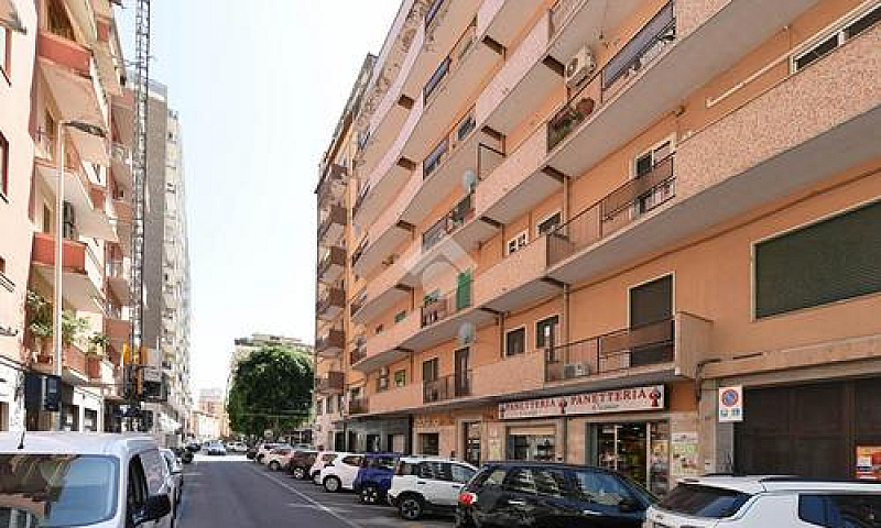 3 Locali A Cagliari...