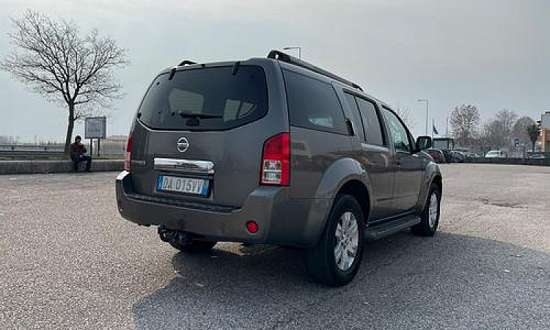 Nissan Pathfinder 4X...