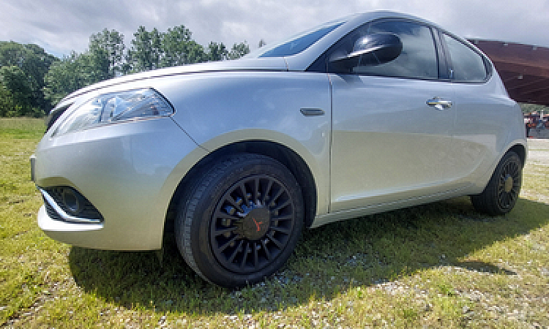 Lancia Ypsilon 1.2 B...