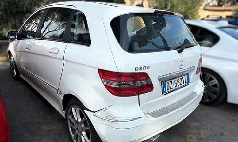 Mercedes-Benz B 200 ...