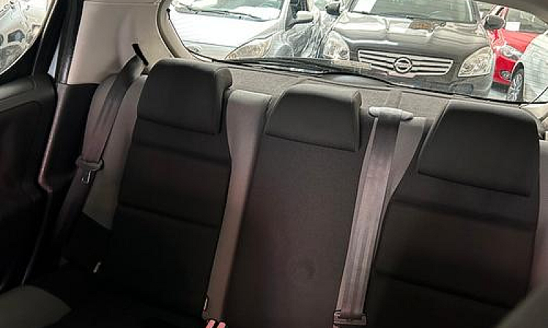 Peugeot 207 1.4 8V 7...