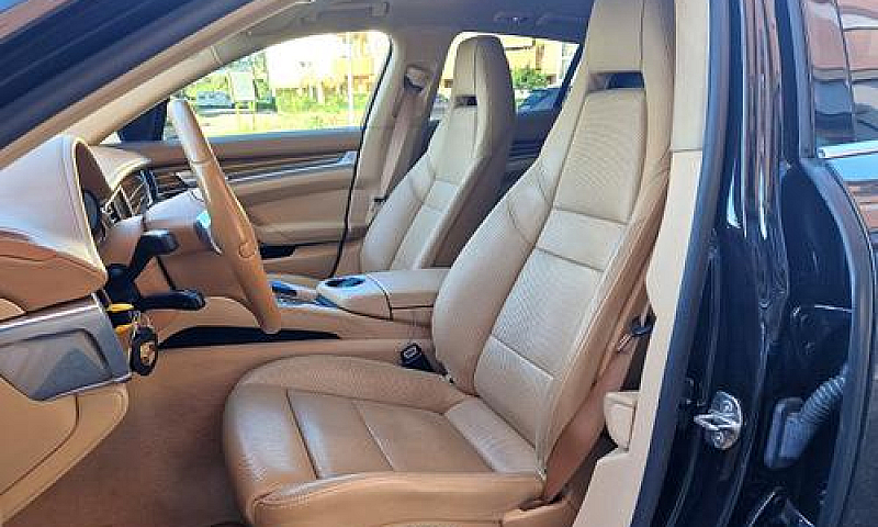 Porsche Panamera 4.8...