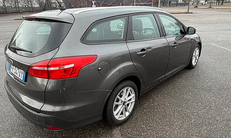 Ford Focus 1.5 120Cv...