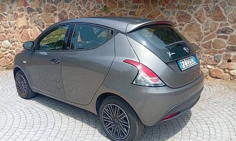 Lancia Ypsilon 1.2 6...