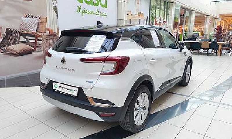 Renault Captur Plug-...